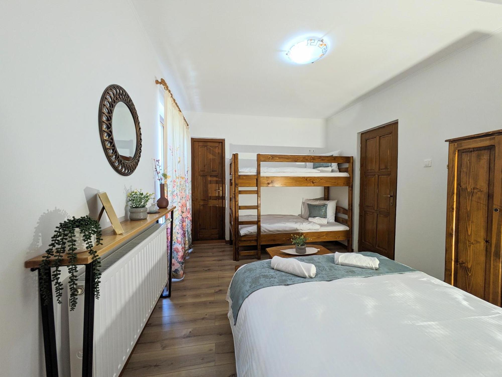 Pallos Apartments Совата Экстерьер фото